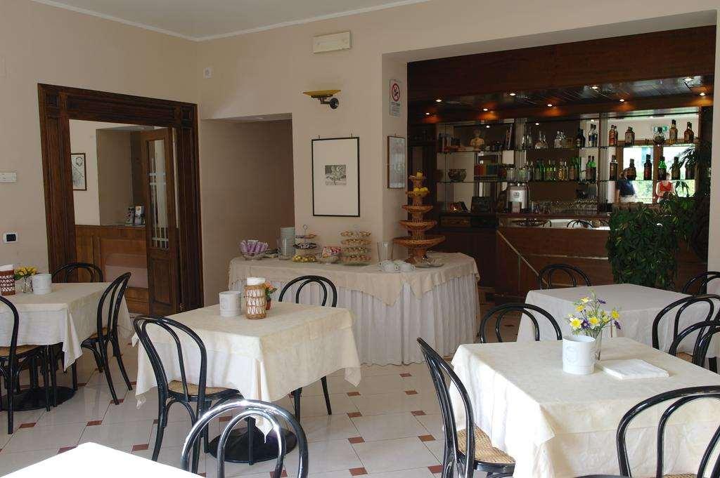 סולמונה Hotel Armando' S מסעדה תמונה