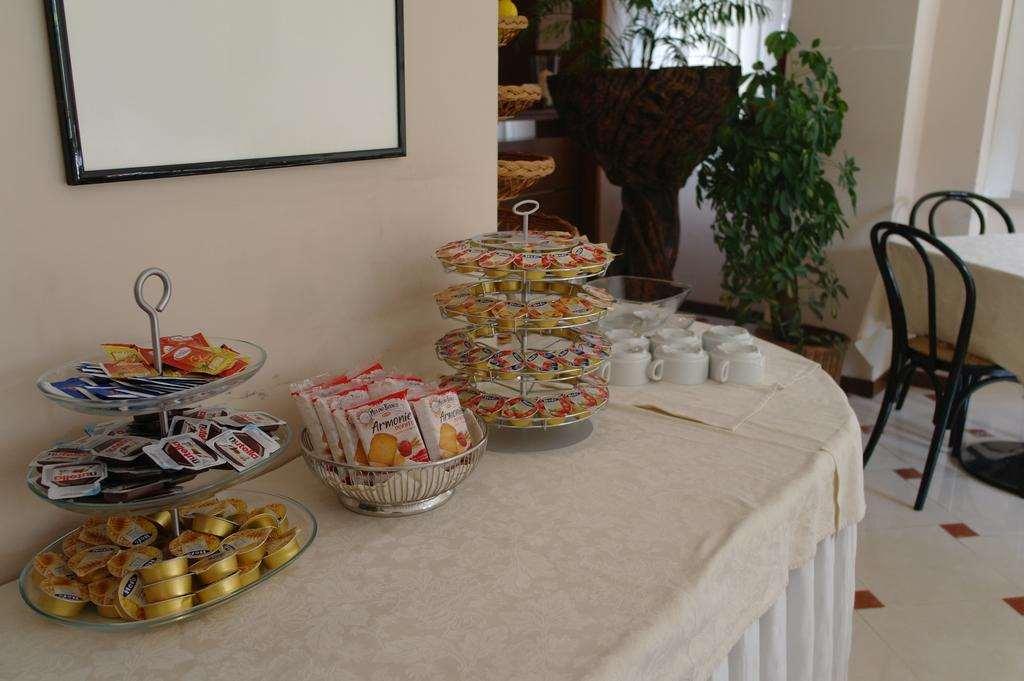 סולמונה Hotel Armando' S מסעדה תמונה