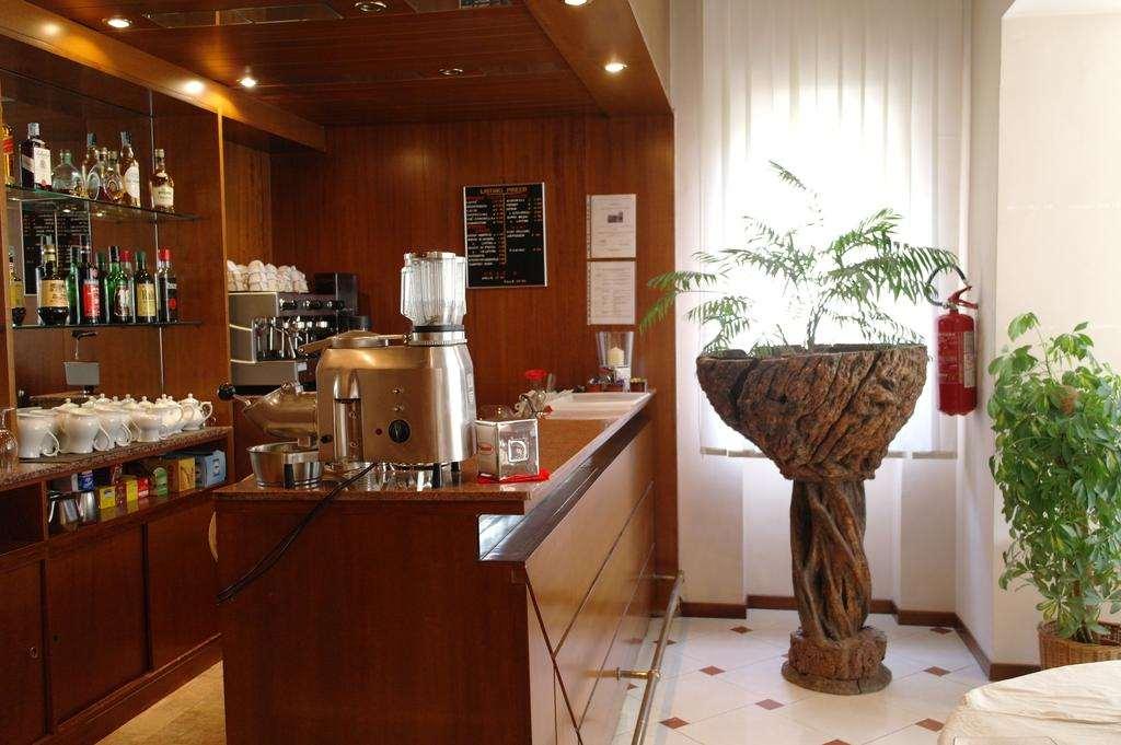 סולמונה Hotel Armando' S מסעדה תמונה